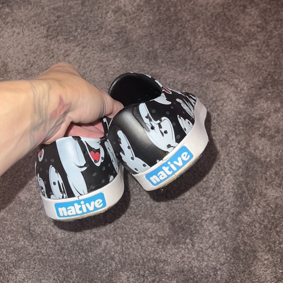 EXCELLENT Condition Disney Native Sandals Swim Shoes Size 6-7 - Picture 2 of 3